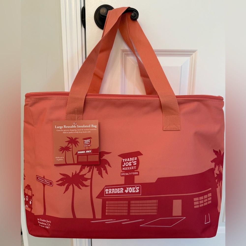 LIMITED Trader Joe's Large Reusable Insulated Bag Arroyo Bay Design / PEACH/ NWT - Picture 2 of 6